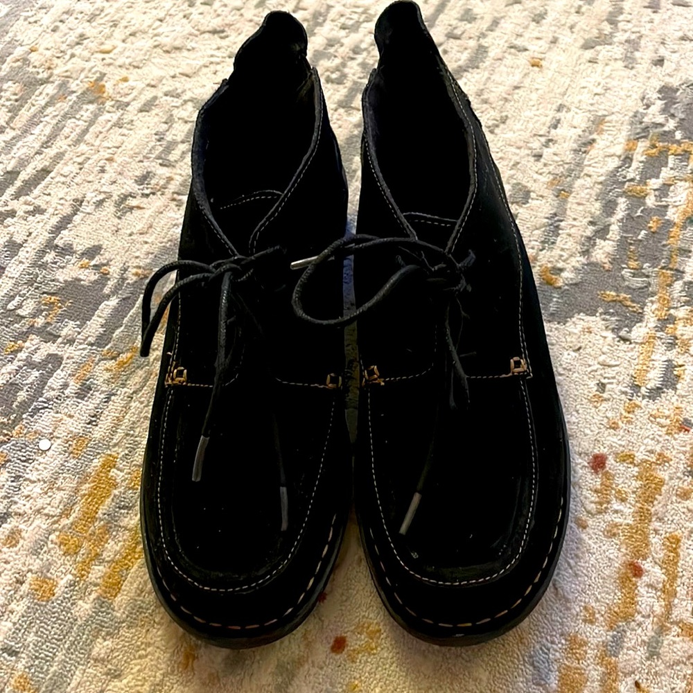 Black lace up moccasins by Clark’s